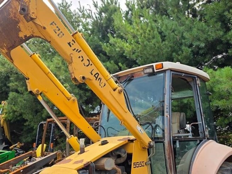 new-holland-555e-image-28