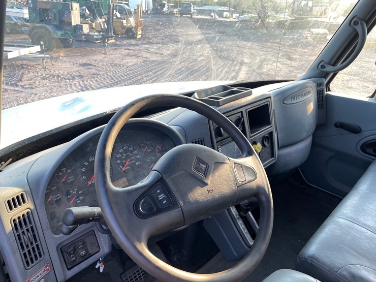 2003-international-durastar-4200-image-44