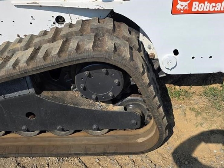2010-bobcat-t300-image-24