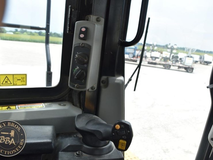 2015-caterpillar-d6t-xl-image-20