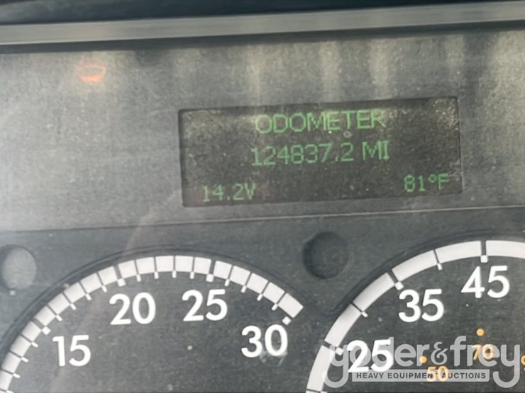 2018-freightliner-114sd-image-15