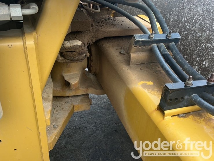 2016-caterpillar-cs56b-image-34