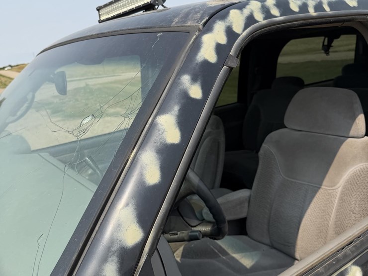 1999-chevrolet-suburban-image-16