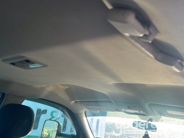 2010-chevrolet-silverado-2500-image-36