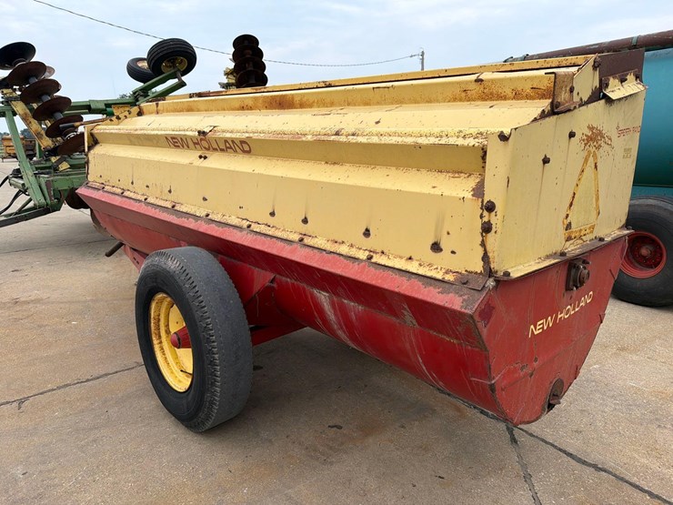 new-holland-365-manure-spreader-slinger-image-4