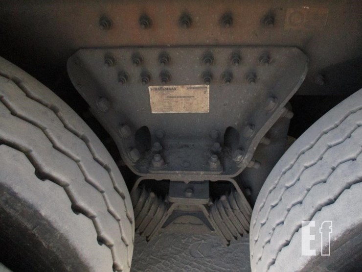 2010-peterbilt-320-image-27