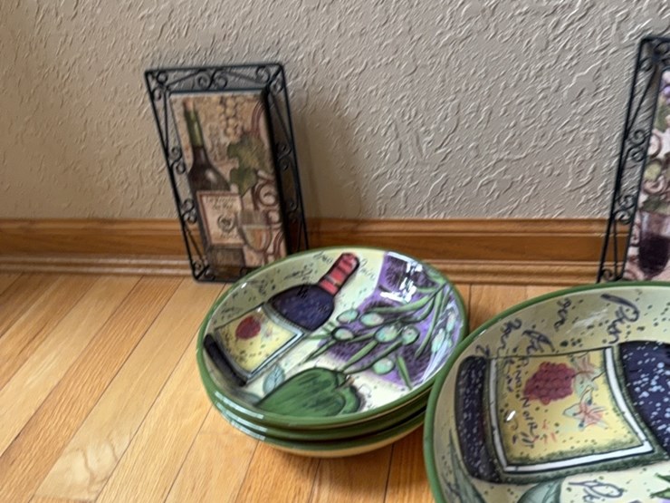 matching-wine-set,-newer-set,-mint-cond-image-15