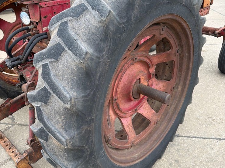 farmall-460-tractor-image-11