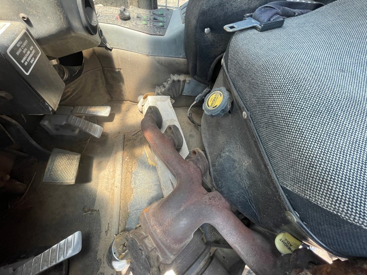 2010-caterpillar-553-image-39