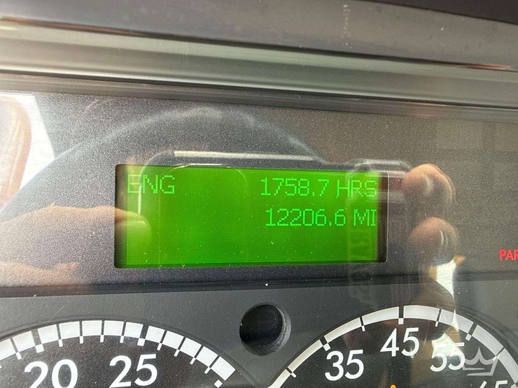 2017-freightliner-m2-106-image-51