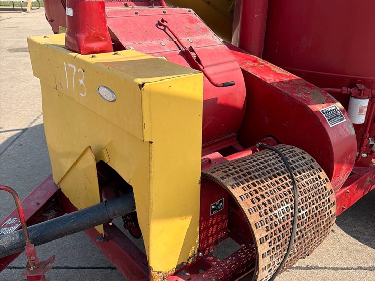 new-holland-358-image-15