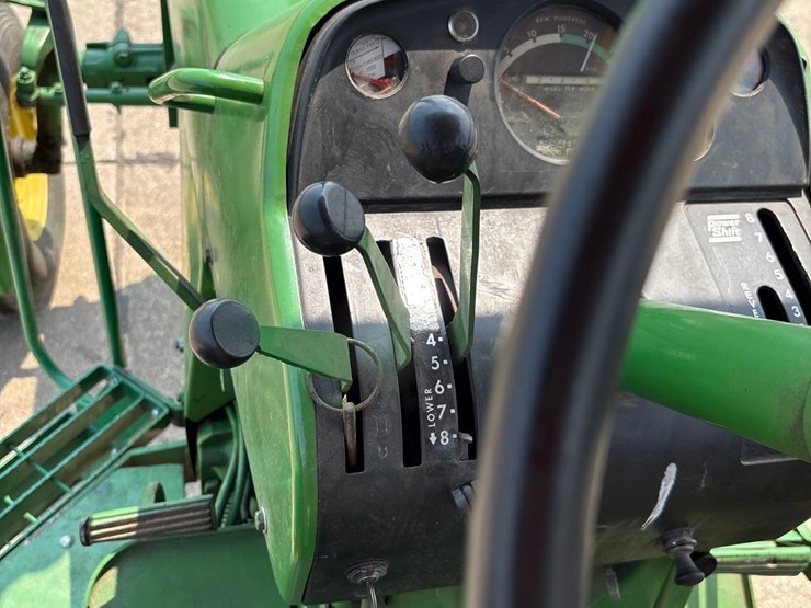 john-deere-3020-image-30