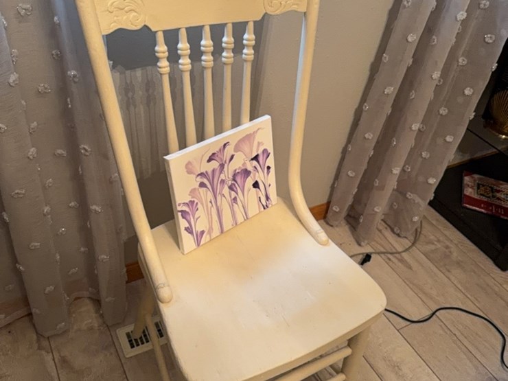 white-chair-with-painting-image-6