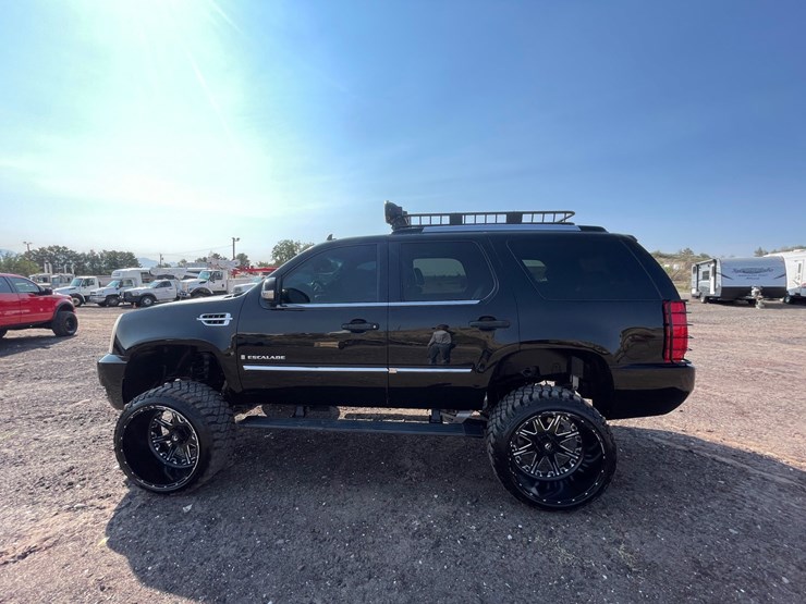 2009-cadillac-escalade-image-8