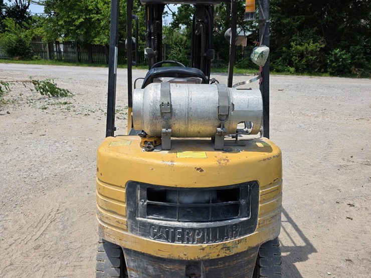 caterpillar-fork-lift-image-6