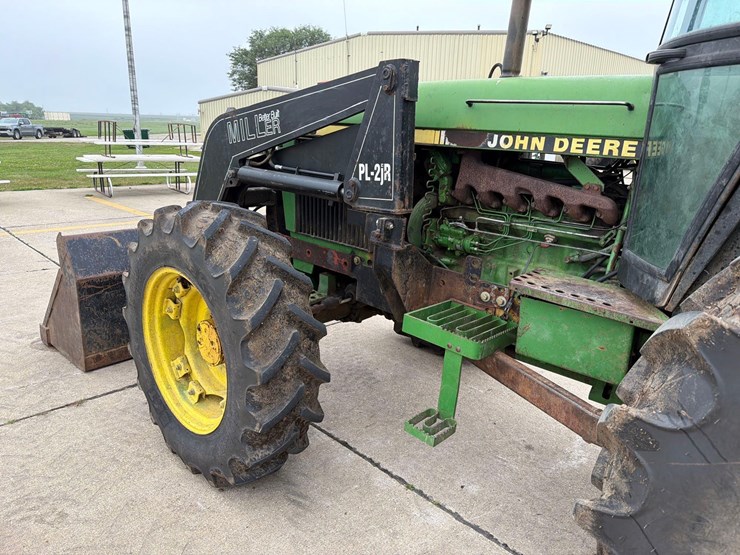 john-deere-3155-image-27