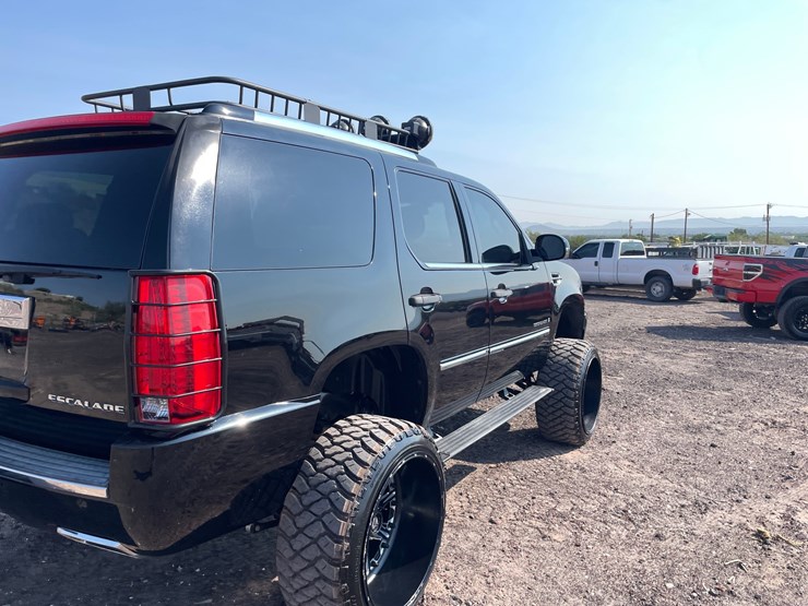 2009-cadillac-escalade-image-5