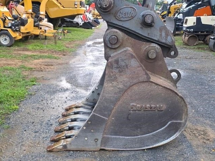 2011-deere-240d-lc-image-8