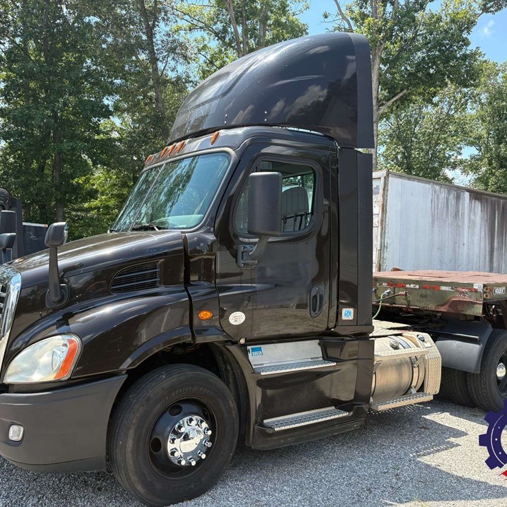 2016 FREIGHTLINER CASCADIA 113