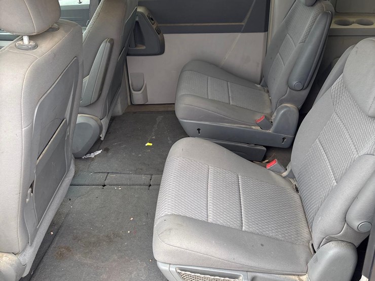 2008-chrysler-town-&-country-touring-image-36