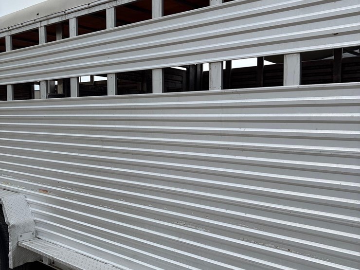 1989-kiefer-built-7ft-x-22ft-aluminum-gooseneck-livestock-trailer-image-25