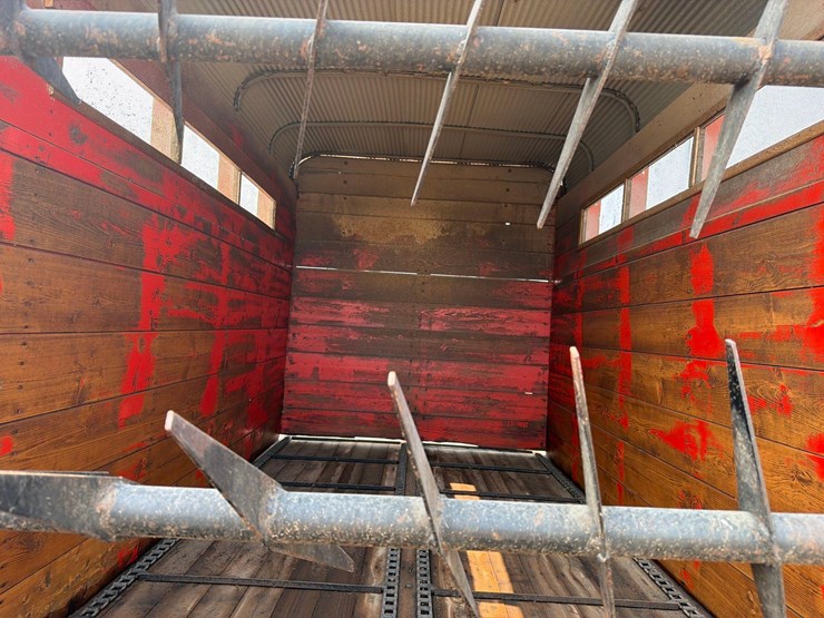 lindsay-14ft-front-unload-silage-wagon-image-18