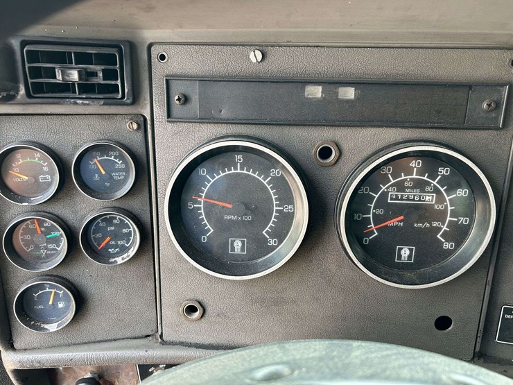 2005-kenworth-t300-image-76