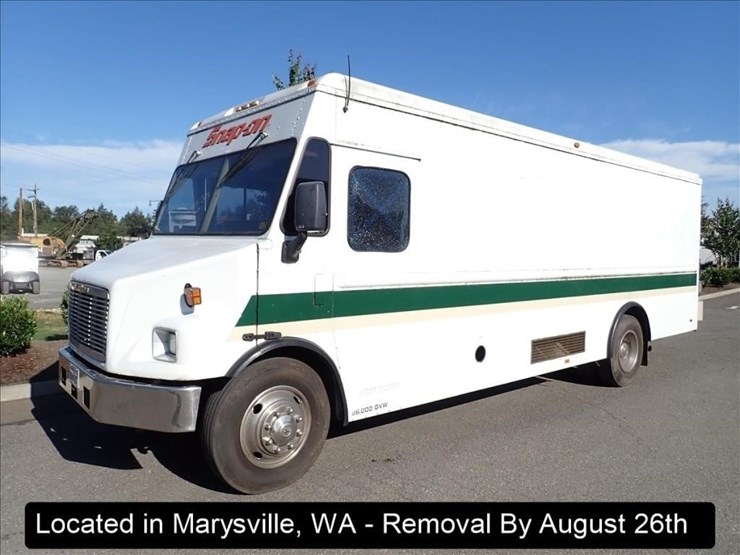 2001-freightliner-mt55-image-1