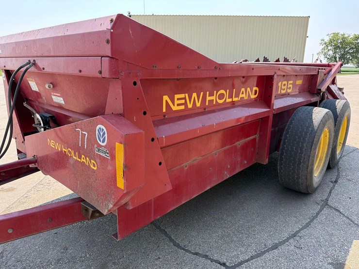 new-holland-195-image-10