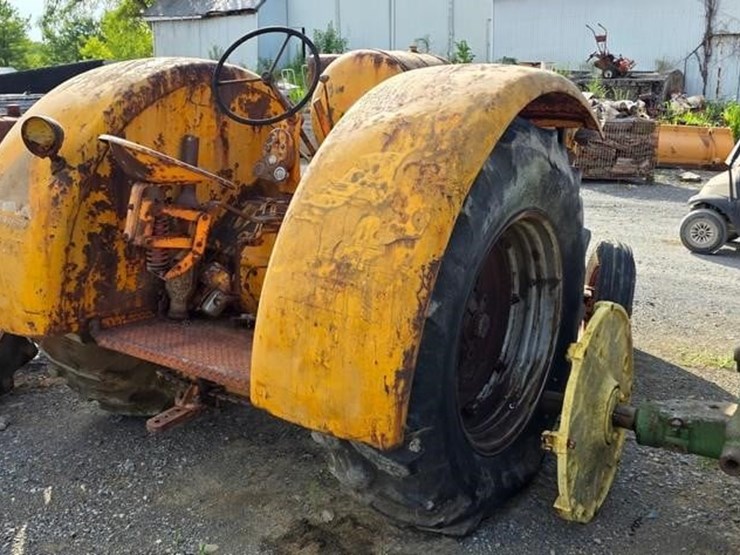 minneapolis-moline-tractor-(not-running)-114-image-4