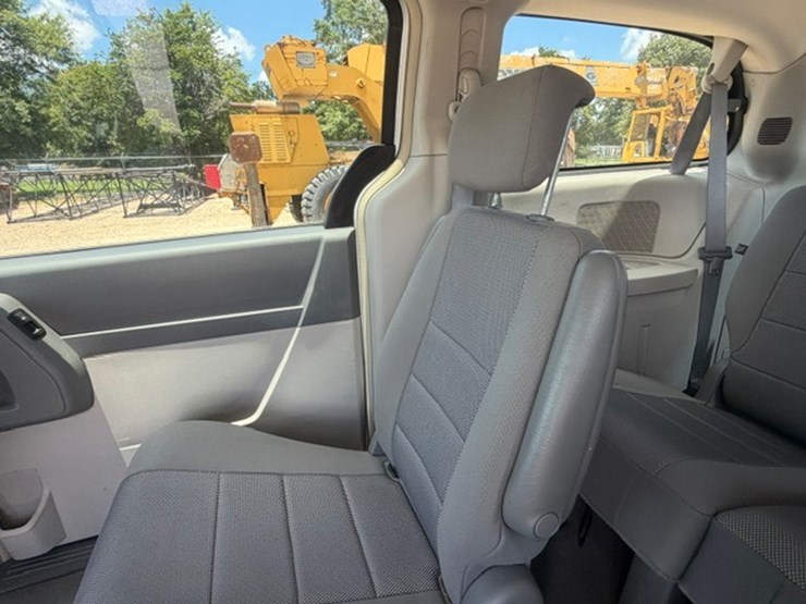2009-dodge-grand-caravan-sxt-image-29