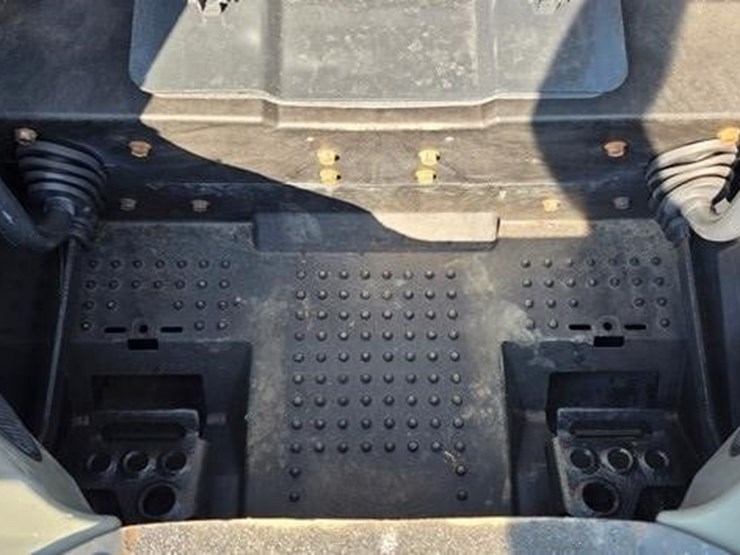 2019-bobcat-t595-image-45