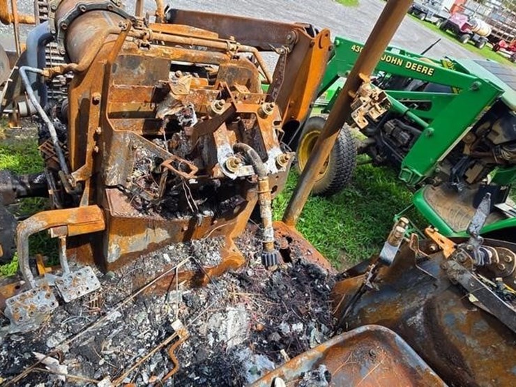 2020-john-deere-4052r-image-42