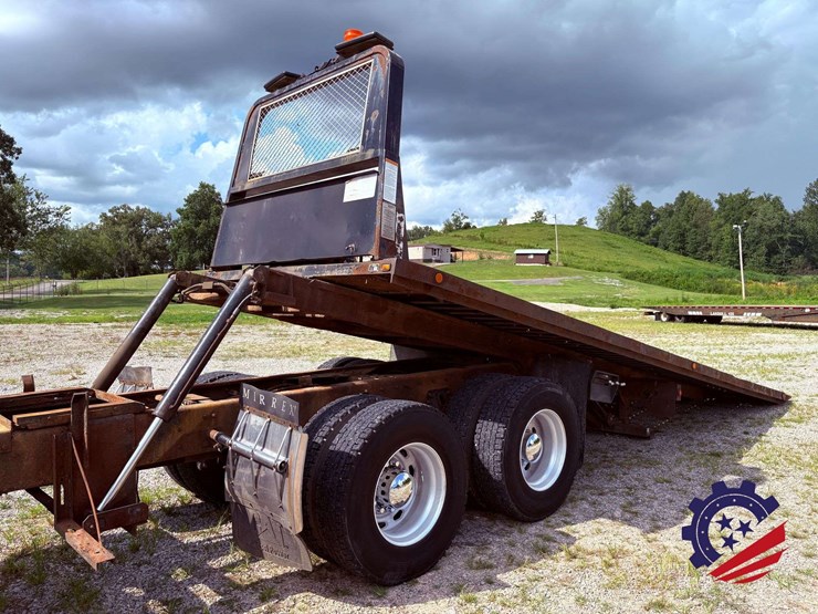 2006-freightliner-m2-106-image-88