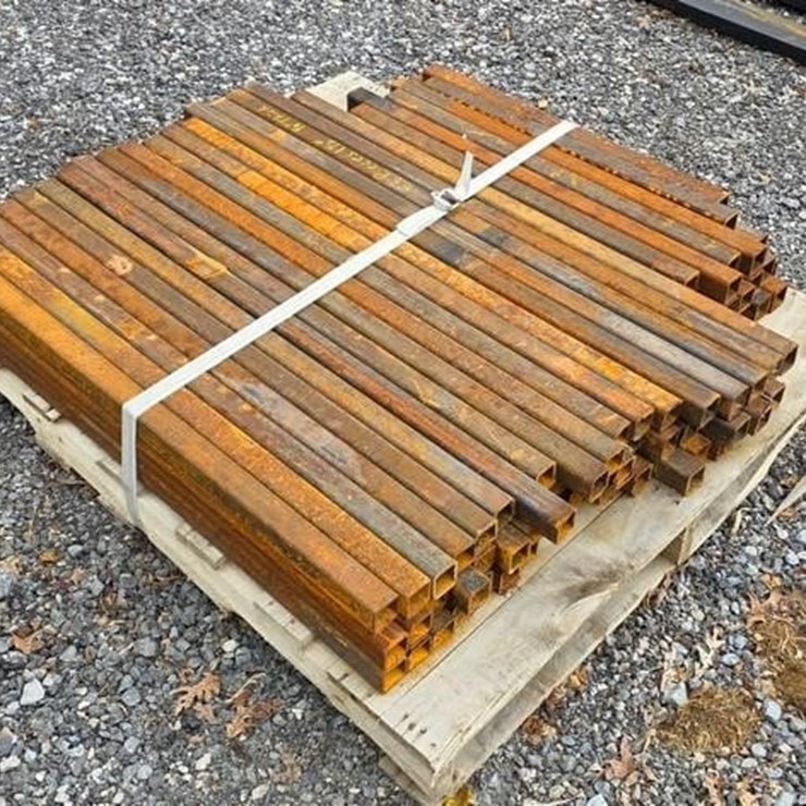 86-PCS. 1 1/2"X1/8" THICK METAL TUBING