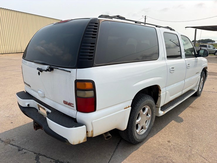 2005-gmc-yukon-denali-image-21