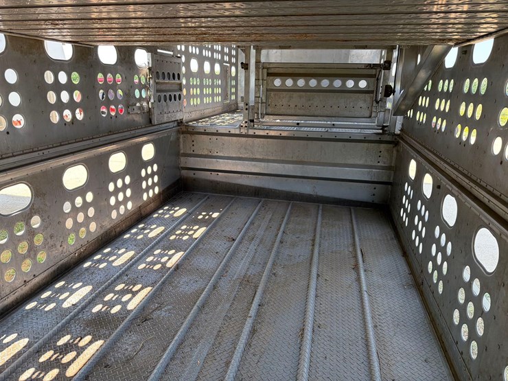 2016-merrit-102"-x-48ft-semi-livestock-trailer-image-77