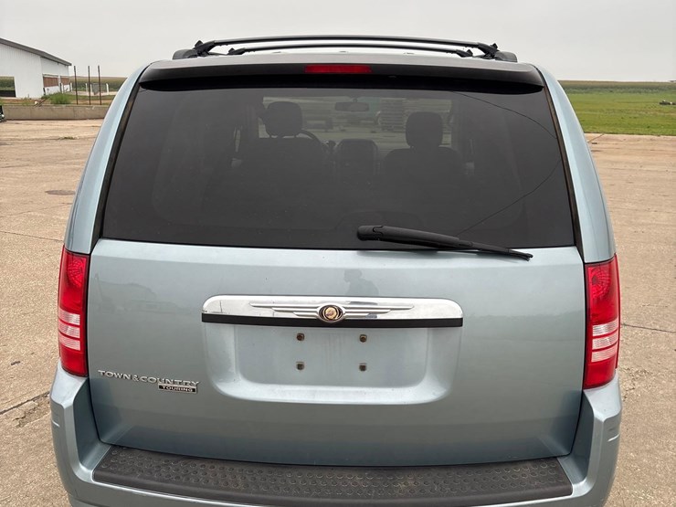 2008-chrysler-town-&-country-touring-image-22