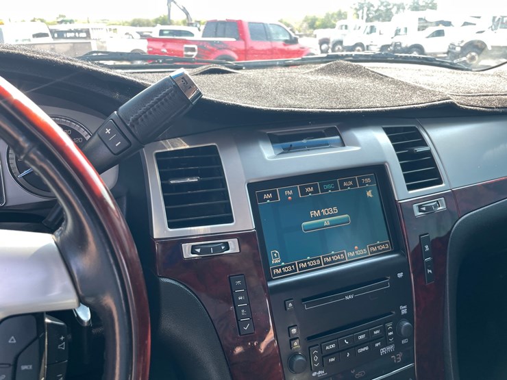 2009-cadillac-escalade-image-64