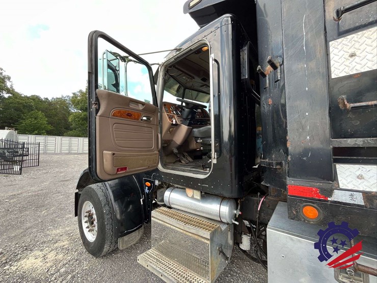 2008-peterbilt-365-image-66