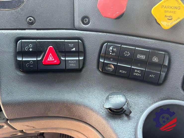 2016-freightliner-cascadia-113-image-65