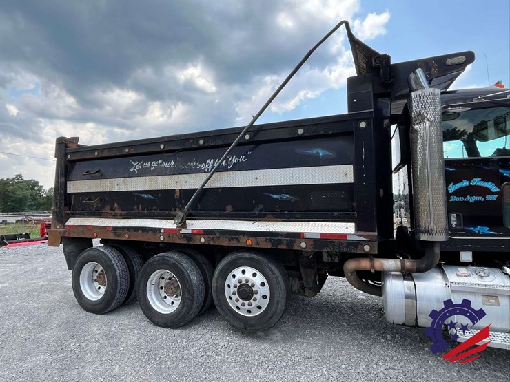 2008-peterbilt-365-image-38