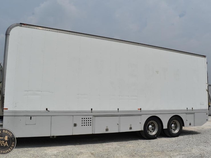 2011-freightliner-cascadia-113-image-3