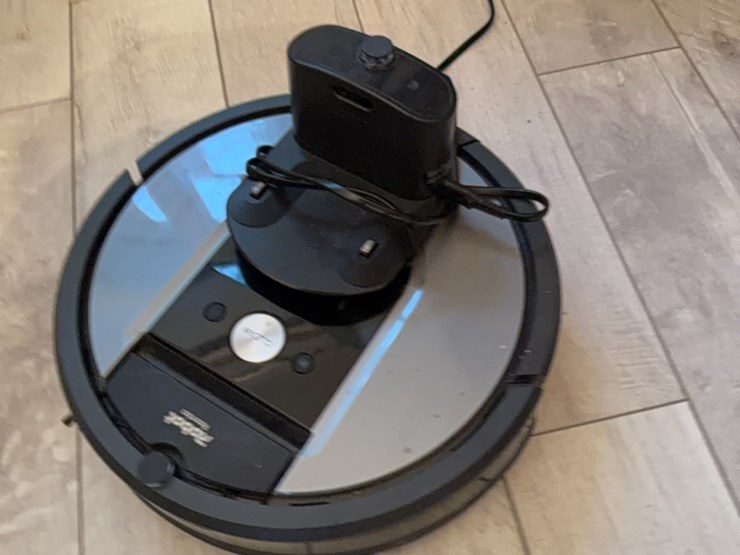 robot-roomba-automatic-cleaning-vacuum-cleaner-image-10
