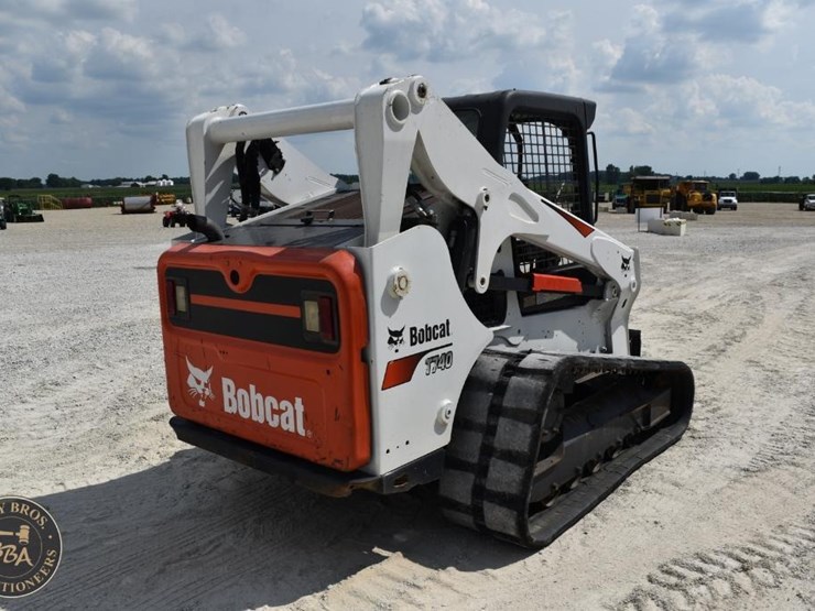 2016-bobcat-t740-image-47