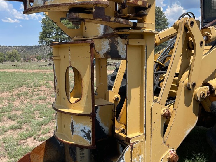 2010-caterpillar-553-image-15