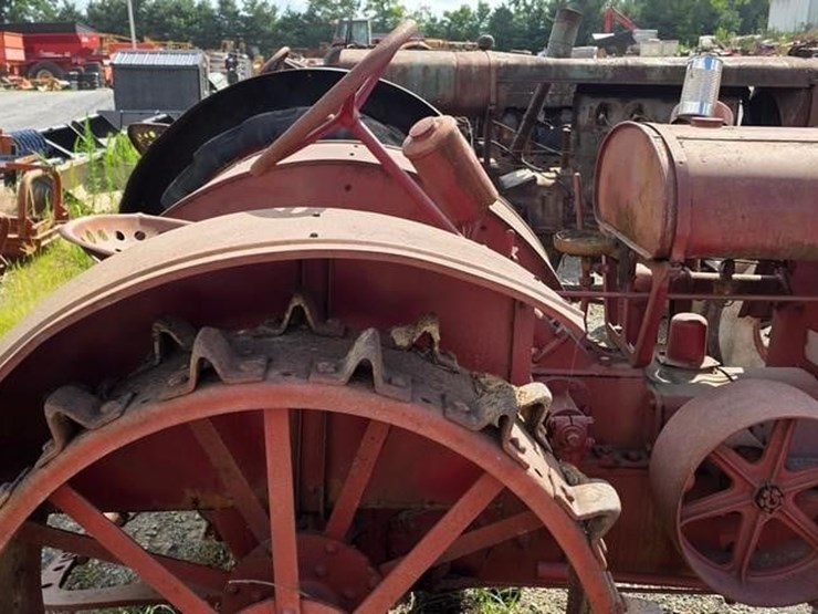 mccormick-deereing-1020-tractor-(not-running)-image-9