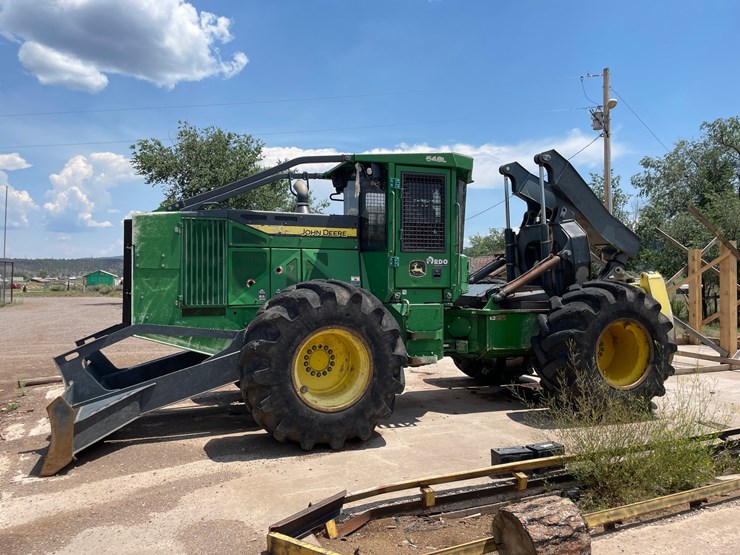 2015-deere-648l-image-1