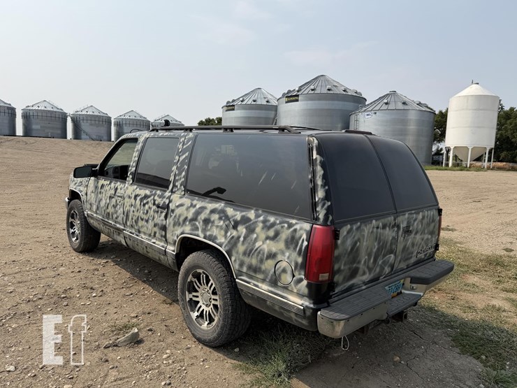 1999-chevrolet-suburban-image-11