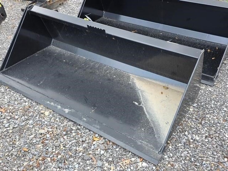 new-swict-66"-skidloader-bucket-image-2